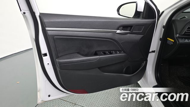 Hyundai AVANTE 2019 — photo 14