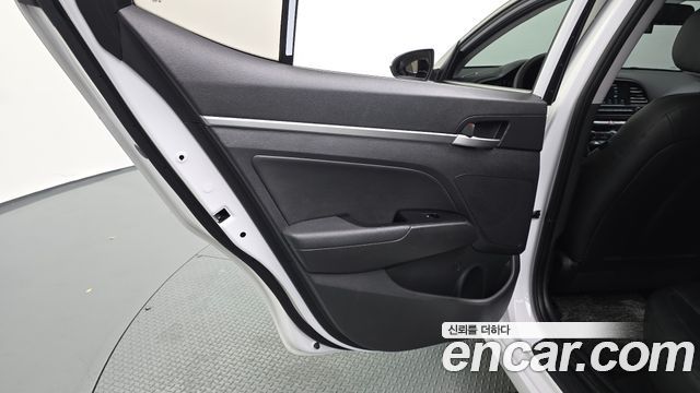 Hyundai AVANTE 2019 — photo 15