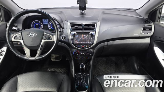 Hyundai Accent 2012 — photo 10