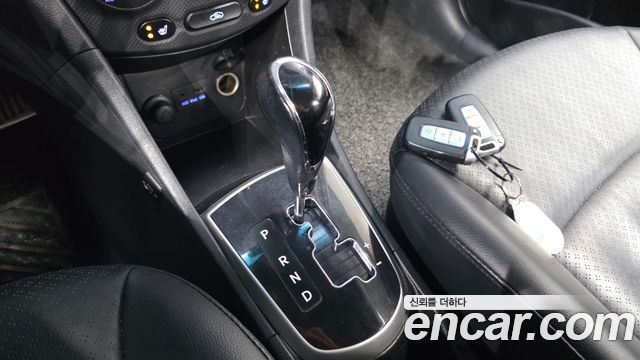 Hyundai Accent 2012 — photo 12