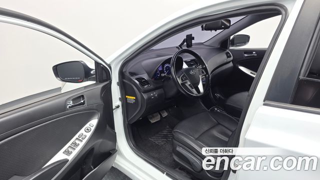 Hyundai Accent 2012 — photo 13