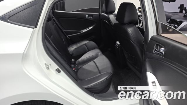 Hyundai Accent 2012 — photo 17