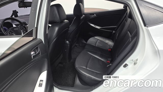 Hyundai Accent 2012 — photo 18