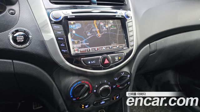 Hyundai Accent 2012 — photo 19