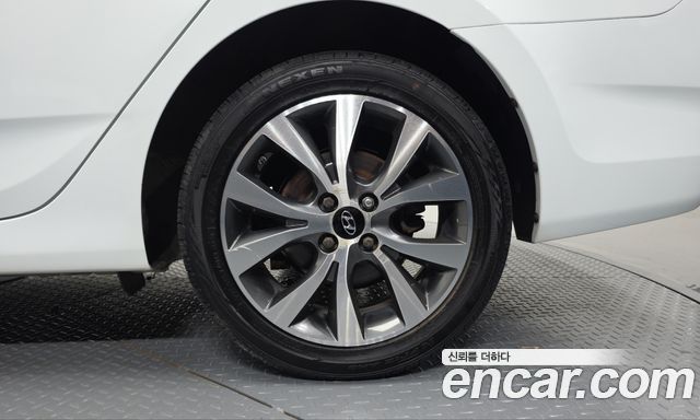 Hyundai Accent 2012 — photo 7