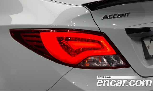 Hyundai Accent 2012 — photo 9