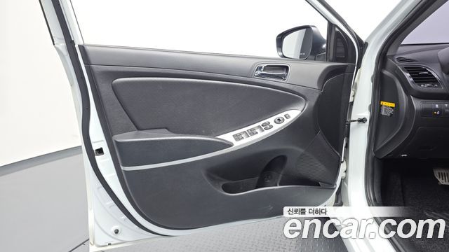 Hyundai Accent 2012 — photo 14