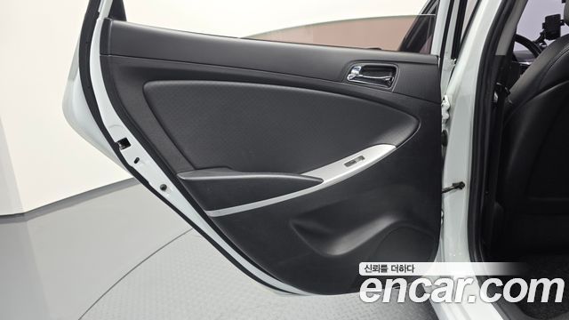 Hyundai Accent 2012 — photo 15