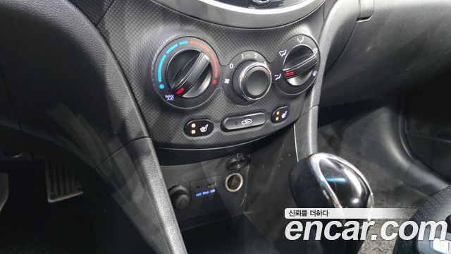 Hyundai Accent 2012 — photo 29