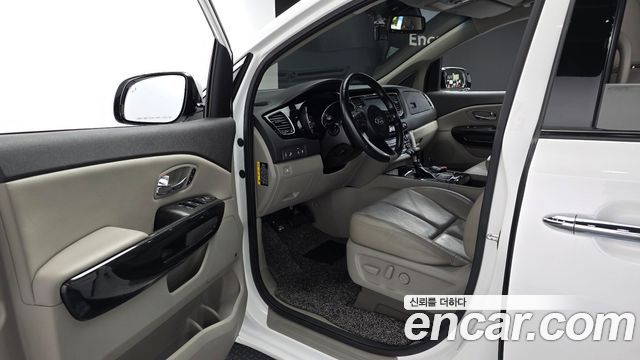 Kia Canival 2018 — photo 10
