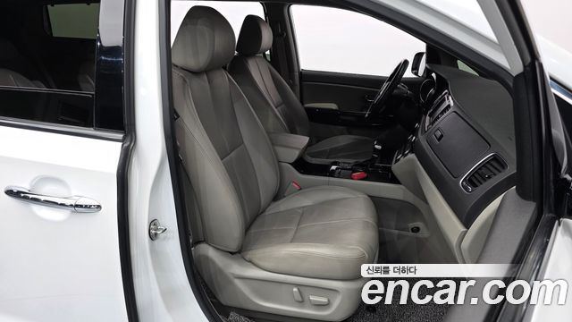 Kia Canival 2018 — photo 11