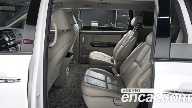 Kia Canival 2018 — photo 12