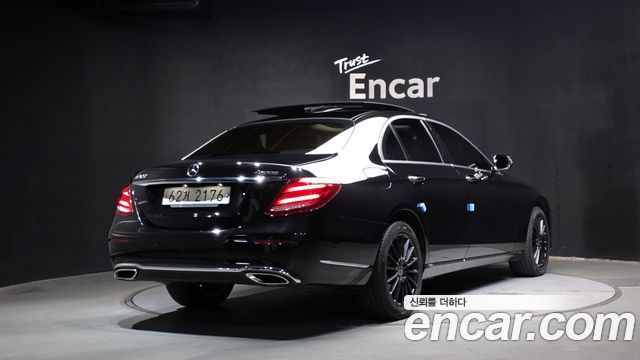 Mercedes-Benz E-Class 2017 — photo 2