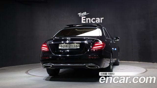 Mercedes-Benz E-Class 2017 — photo 4