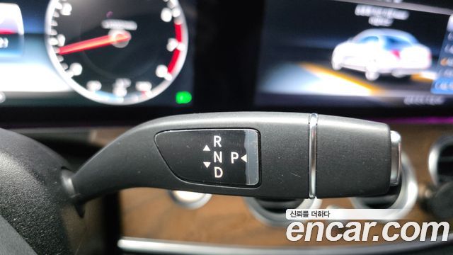 Mercedes-Benz E-Class 2017 — photo 9