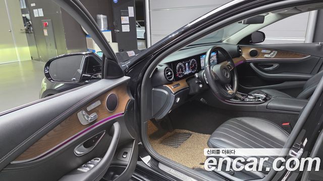 Mercedes-Benz E-Class 2017 — photo 10