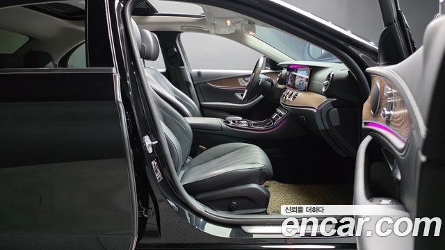 Mercedes-Benz E-Class 2017 — photo 11