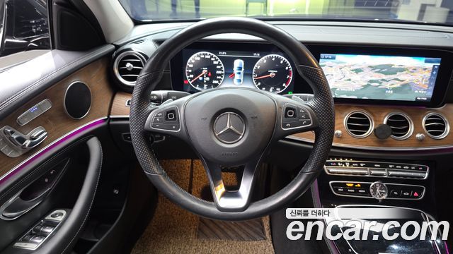 Mercedes-Benz E-Class 2017 — photo 13