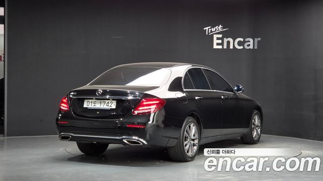 Mercedes-Benz E-Class 2019 — photo 2
