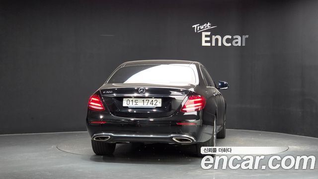 Mercedes-Benz E-Class 2019 — photo 4