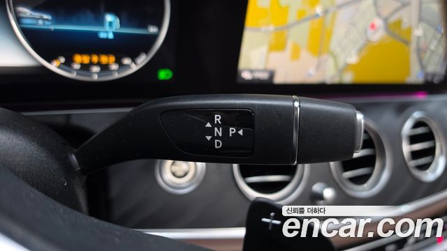 Mercedes-Benz E-Class 2019 — photo 12