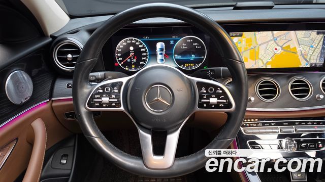 Mercedes-Benz E-Class 2019 — photo 18