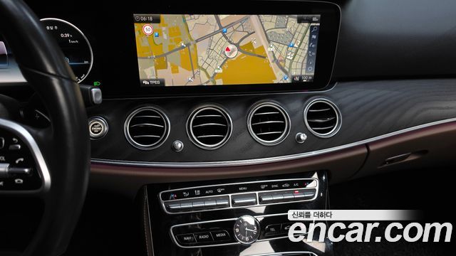 Mercedes-Benz E-Class 2019 — photo 19