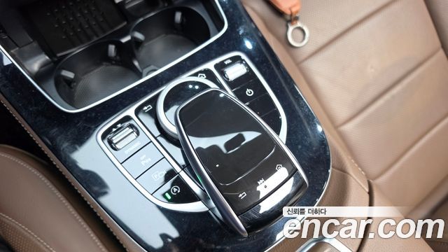 Mercedes-Benz E-Class 2019 — photo 24