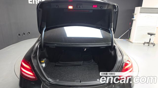 Mercedes-Benz E-Class 2019 — photo 26
