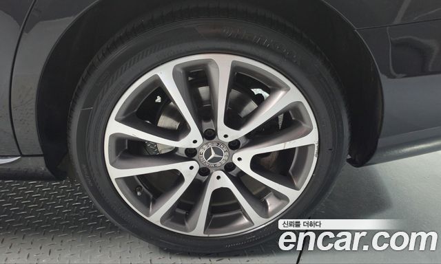 Mercedes-Benz E-Class 2019 — photo 7