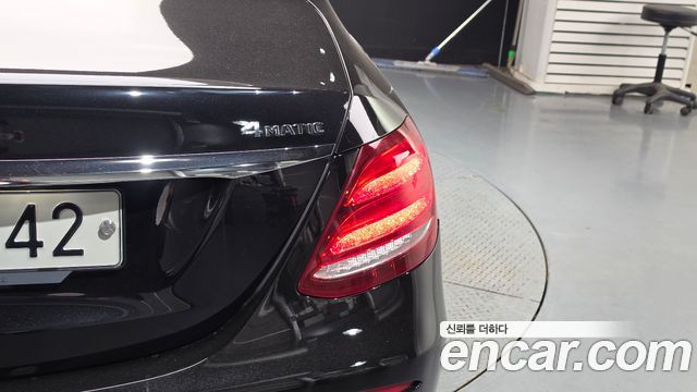 Mercedes-Benz E-Class 2019 — photo 9