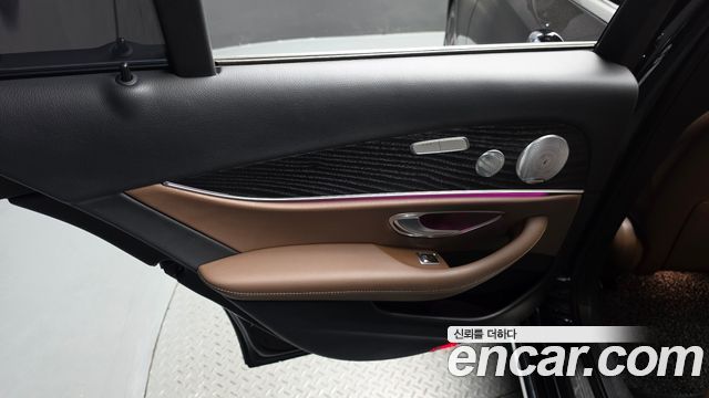 Mercedes-Benz E-Class 2019 — photo 15