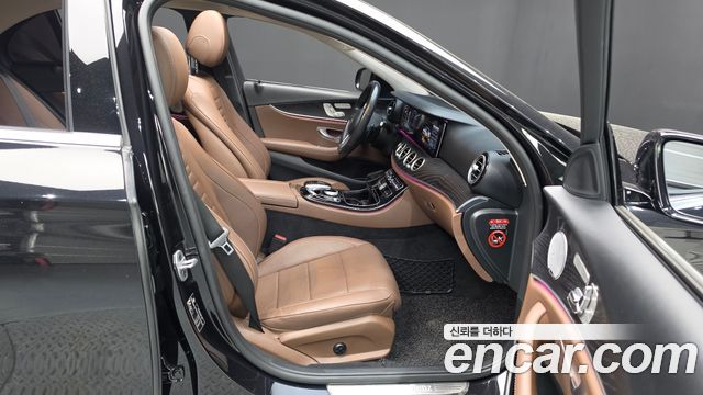Mercedes-Benz E-Class 2019 — photo 16
