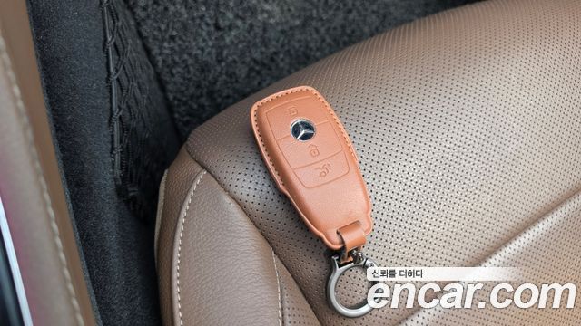 Mercedes-Benz E-Class 2019 — photo 28
