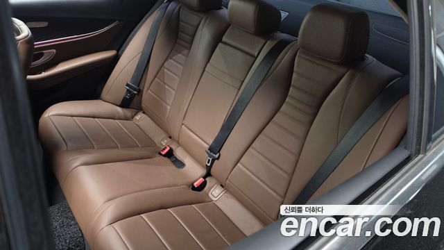 Mercedes-Benz E-Class 2019 — photo 30