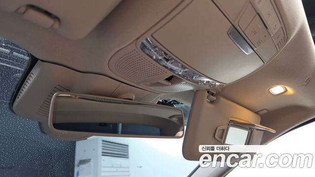 Mercedes-Benz E-Class 2019 — photo 31