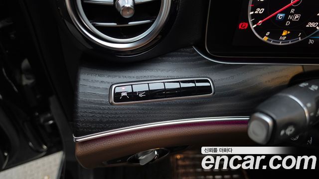 Mercedes-Benz E-Class 2019 — photo 36