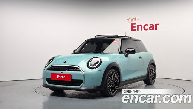 Mini Cooper 2025 — photo 1