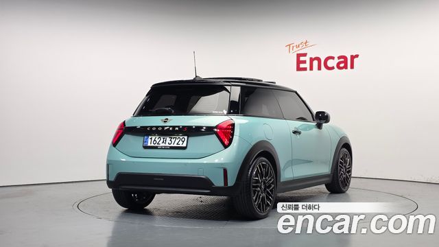 Mini Cooper 2025 — photo 2