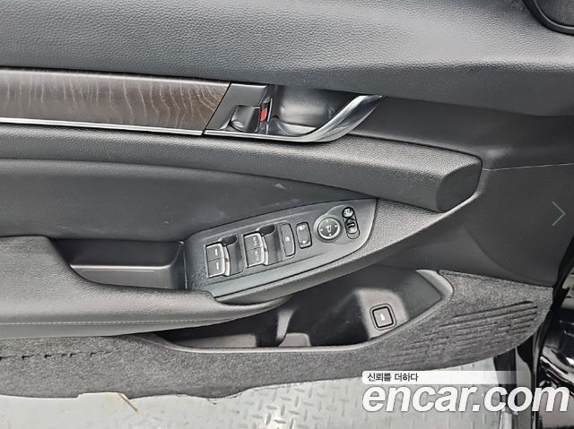 Honda Accord 2019 — photo 17