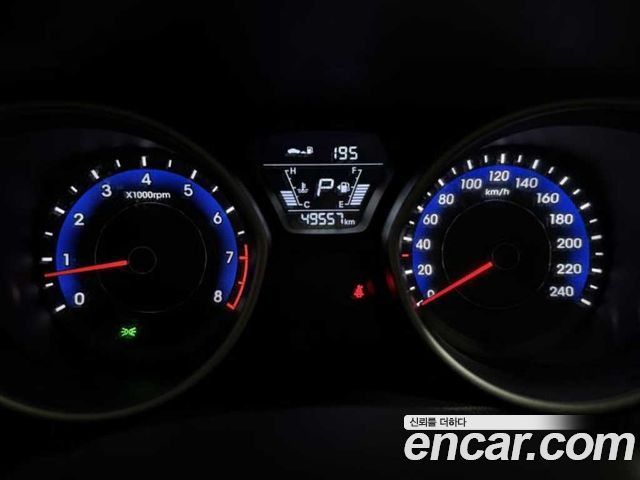 Hyundai AVANTE 2014 — photo 10