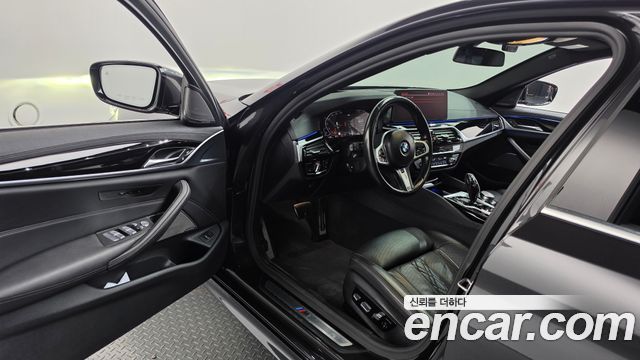 BMW 5-Series 2021 — photo 13