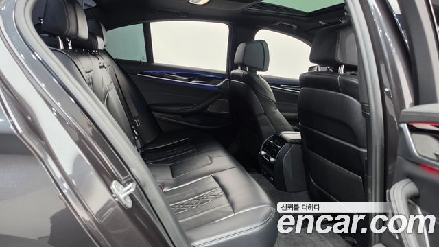 BMW 5-Series 2021 — photo 17