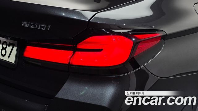 BMW 5-Series 2021 — photo 9