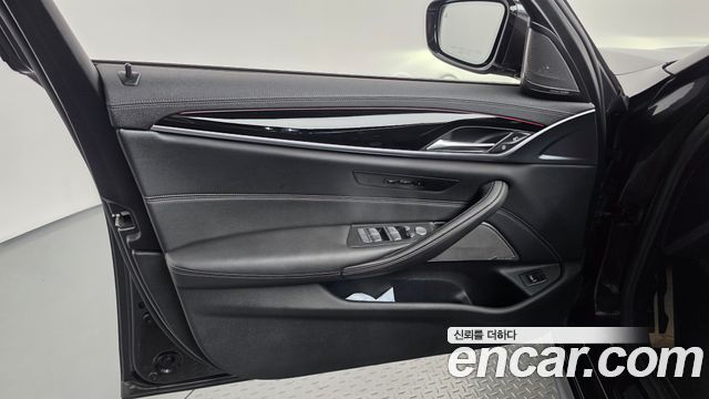 BMW 5-Series 2021 — photo 14