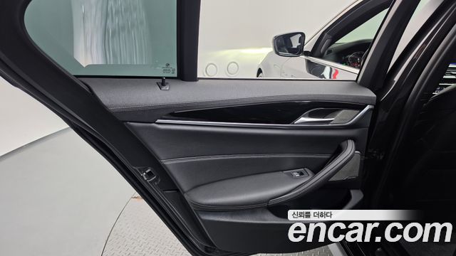 BMW 5-Series 2021 — photo 15
