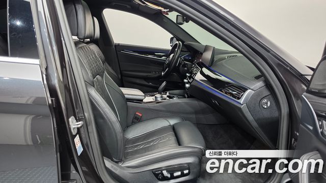 BMW 5-Series 2021 — photo 16