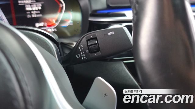 BMW 5-Series 2021 — photo 28