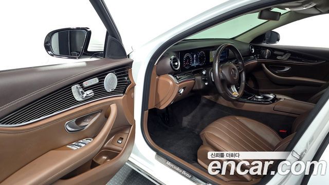 Mercedes-Benz E-Class 2018 — photo 13