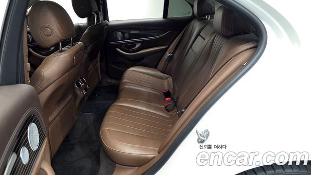 Mercedes-Benz E-Class 2018 — photo 17